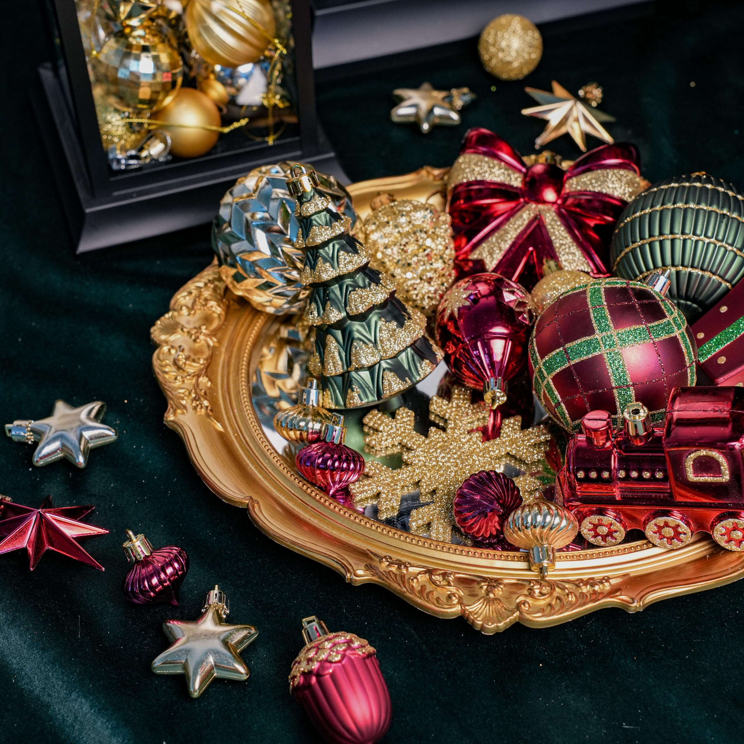 82pcs Gold,Red and Green Christmas Balls Ornaments Set with Hanging Strings - SHareconn