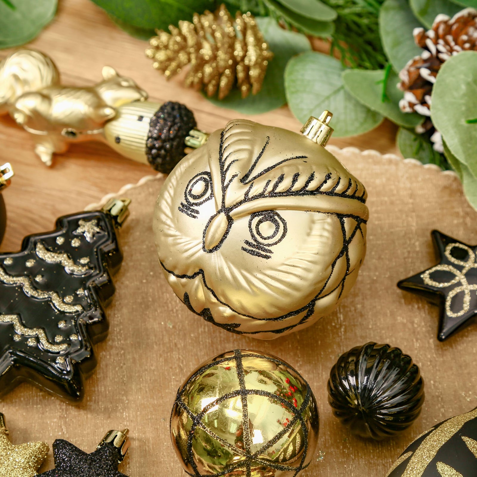 96pcs Black & Gold Forest Theme and Animal Designs Christmas Tree Ornaments Set - SHareconn