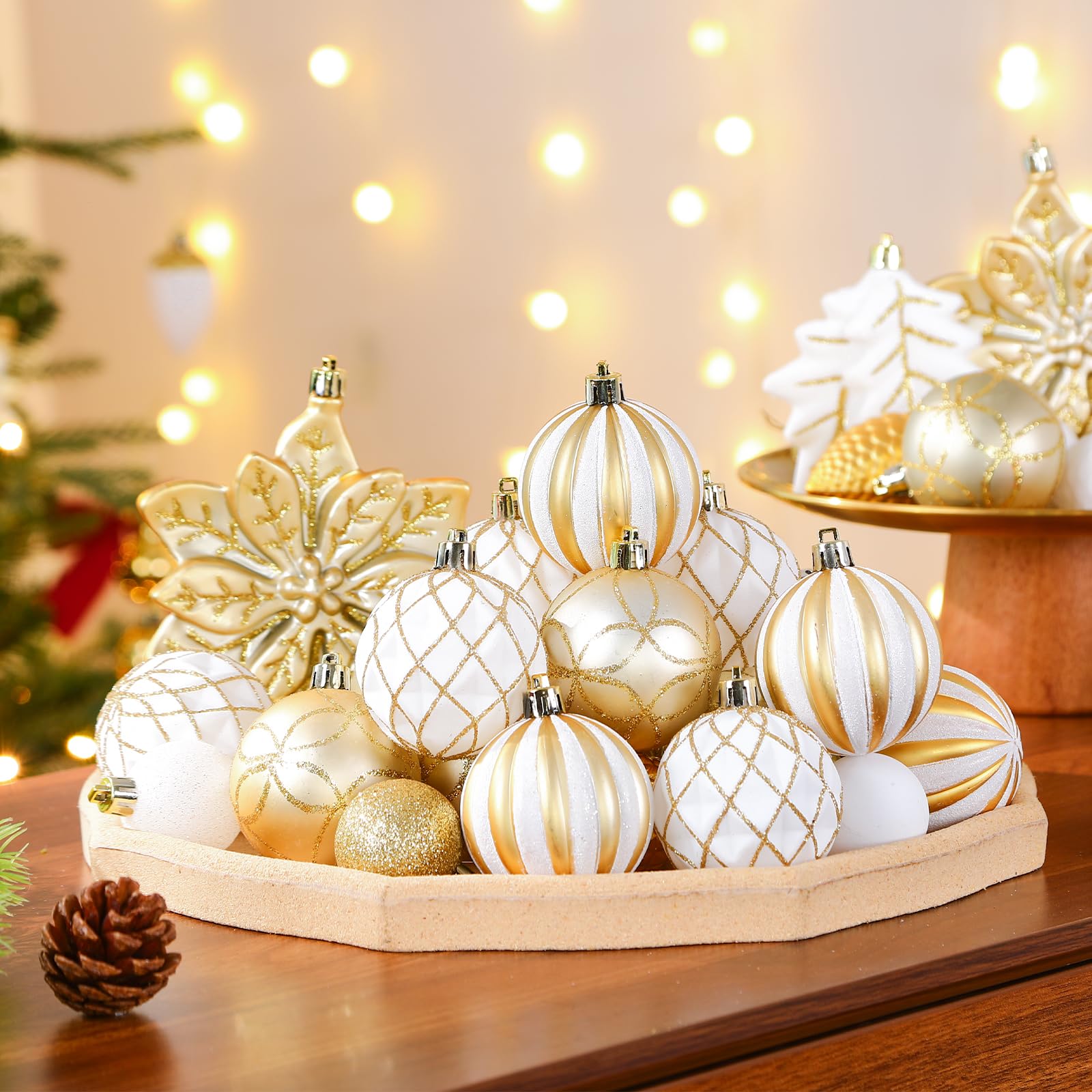 106PCS Christmas Balls Ornaments Set Gold & White